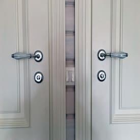 Ylia Pilipenko doors - фото к отзыву про установку деревянных дверей из массива